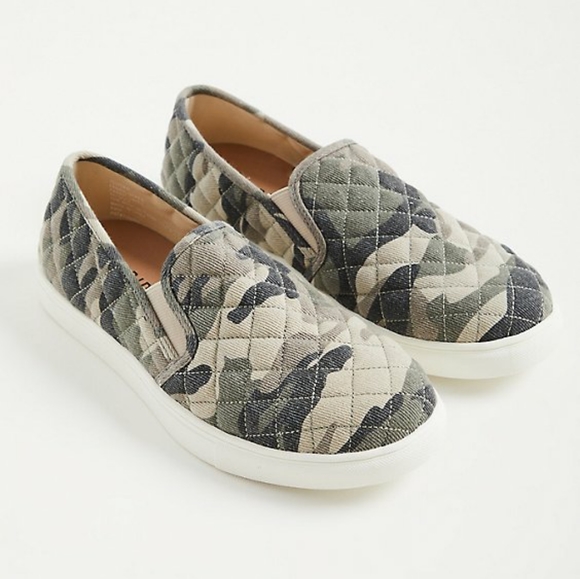 torrid Shoes - NWT - SNEAKER - CAMO CANVAS SLIP-ON - Sz 8WW